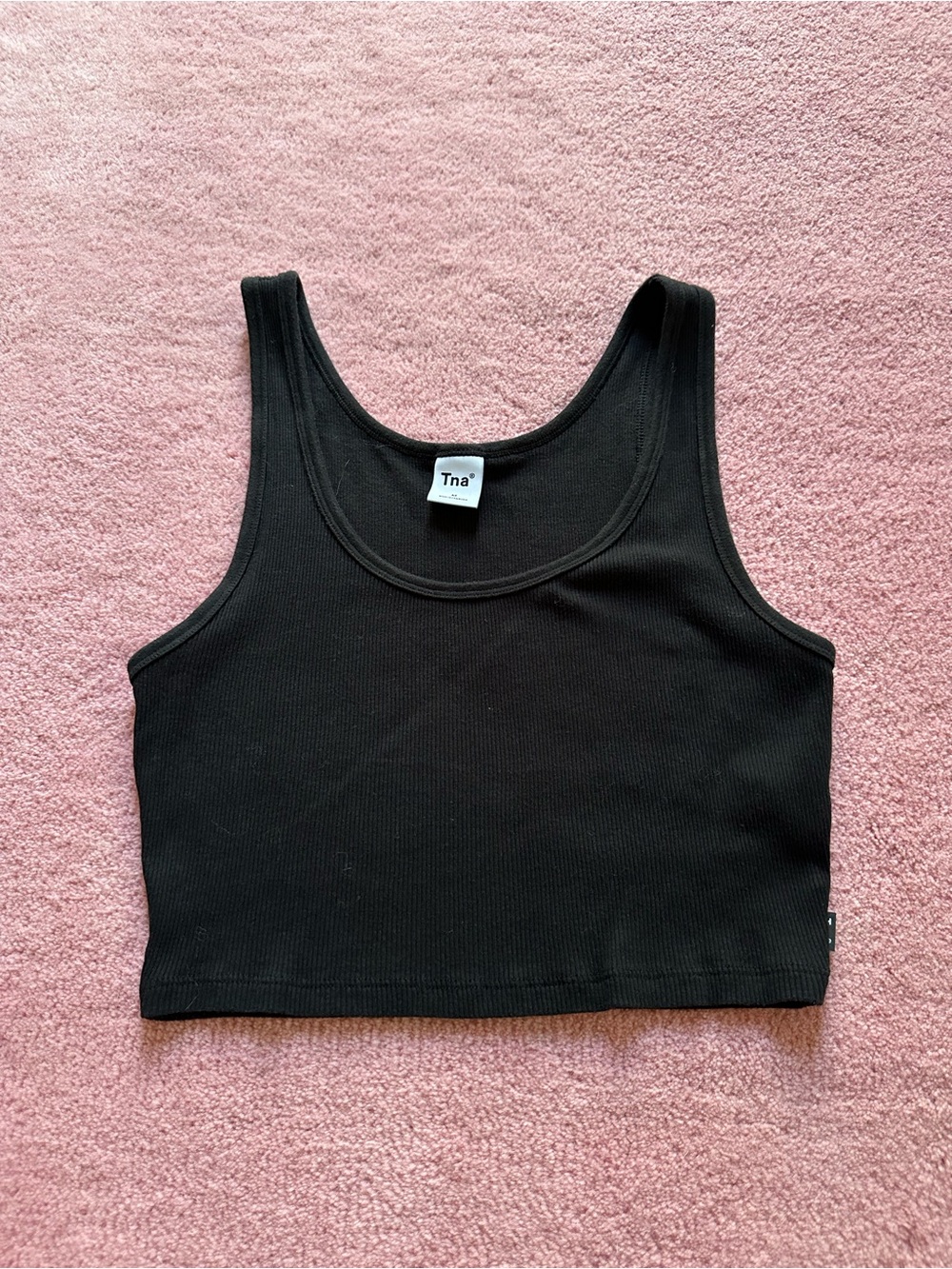 Aritzia TNA Cropped Scoopneck Rib Tank Black